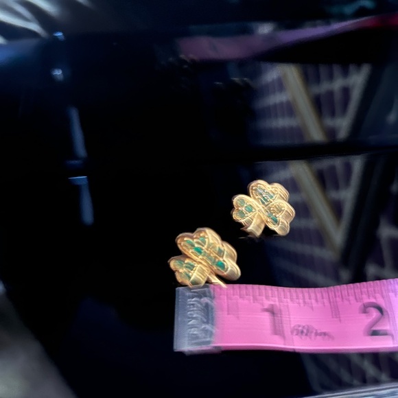 Avon Four-Leaf Clover Green Stone Gold-Tone Post Earrings Lucky Charm EUC - Picture 5 of 5